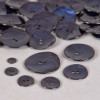 Bouton en nacre deux trous bleu marine