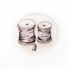 Bouton en nacre bobine de fil
