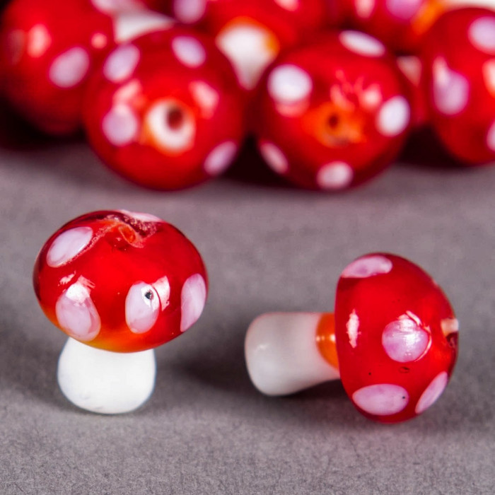 Perle en verre champignon 14mm rouge à pois blanc x1