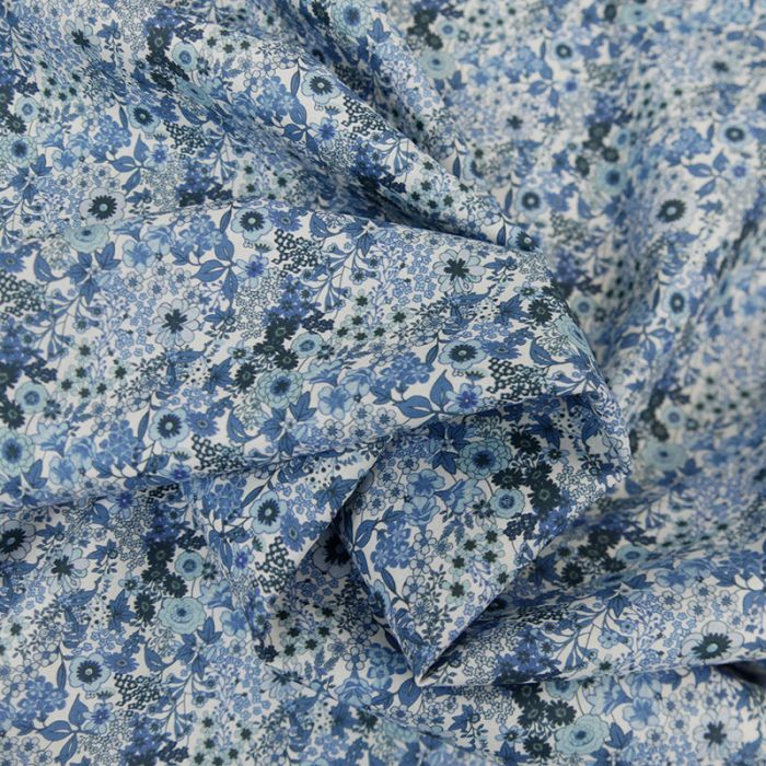 Tissu batiste coton fleurs bleues x 10 cm