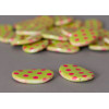 Perle plate ovale incurvée à pois x1