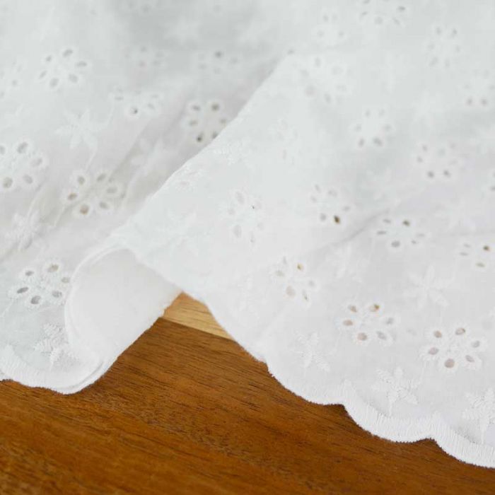 Tissu broderie anglaise fleurs Orta - blanc cassé x 10 cm