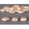 Perle plate carrée beige à petits pois x1