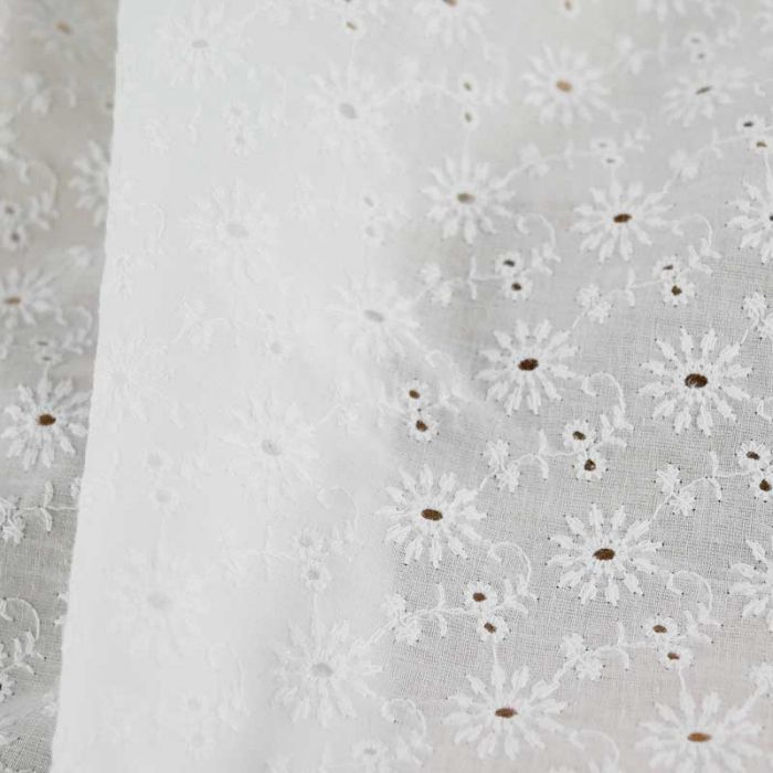 Tissu broderie anglaise fleurs Soria - blanc x 10 cm