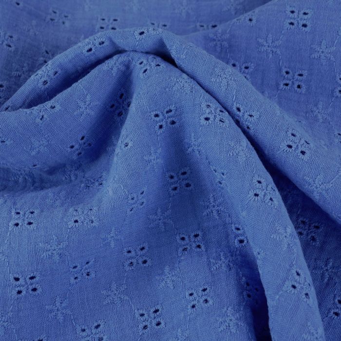 Tissu double gaze broderie anglaise - bleu pervenche x 10 cm