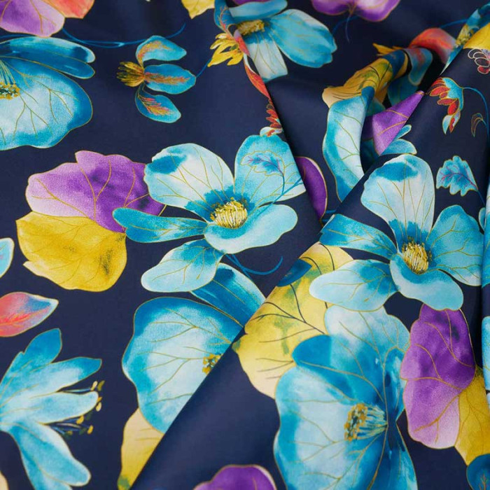 Tissu satin polyester fleurs aquarelles - bleu marine x 10 cm