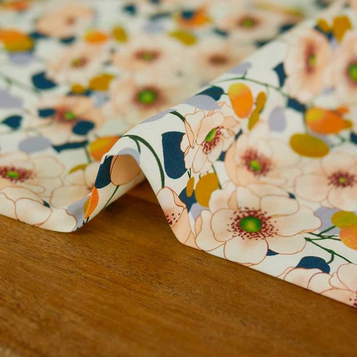 Tissu viscose fleurs anémones - écru x 10 cm