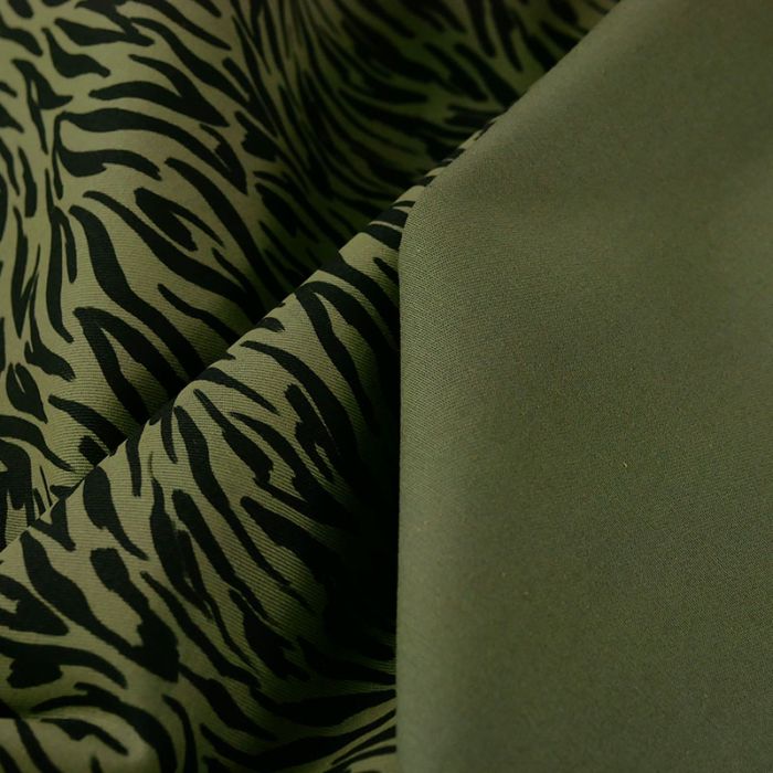 Tissu gabardine stretch motifs zébrés- kaki x 10 cm