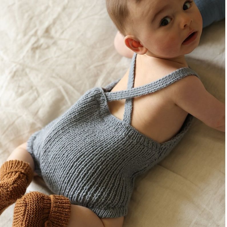 Barboteuse pour bébé fille et garçon tricotée en France avec amour