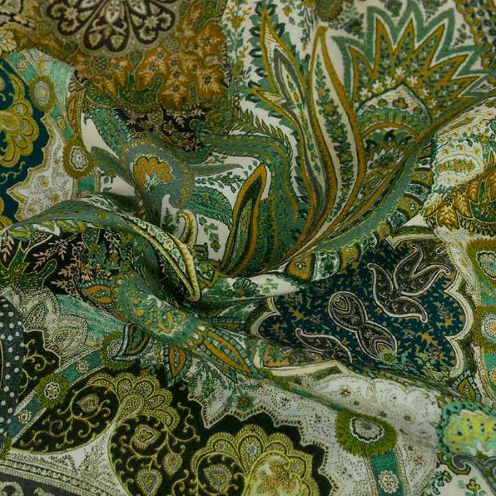 Tissu viscose motifs orientaux haute couture - vert x 10 cm