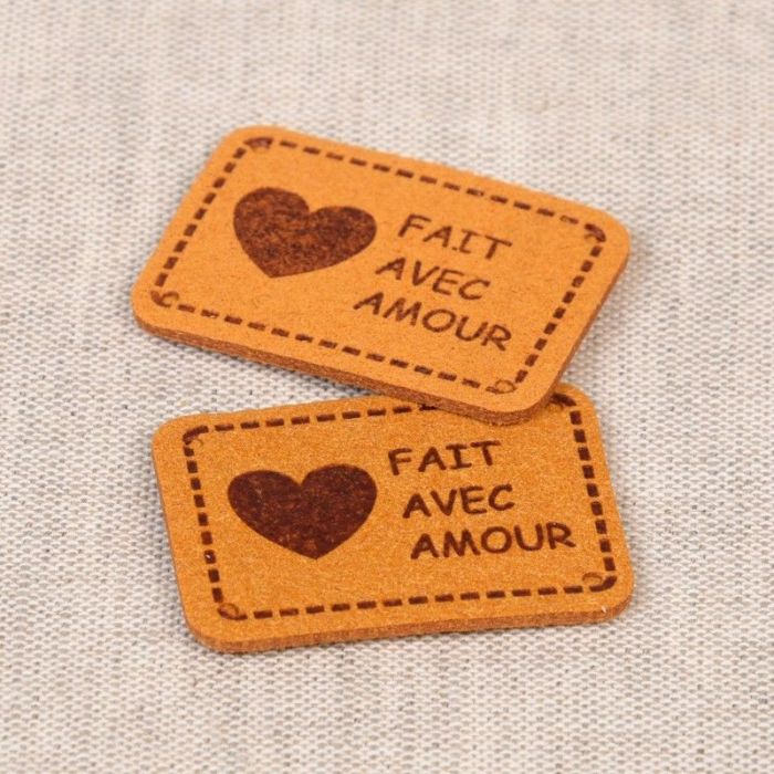 Étiquettes simili-cuir à coudre Fait avec Amour - camel x 6