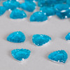 Cabochon triangle à facettes 13mm bleu canard x1
