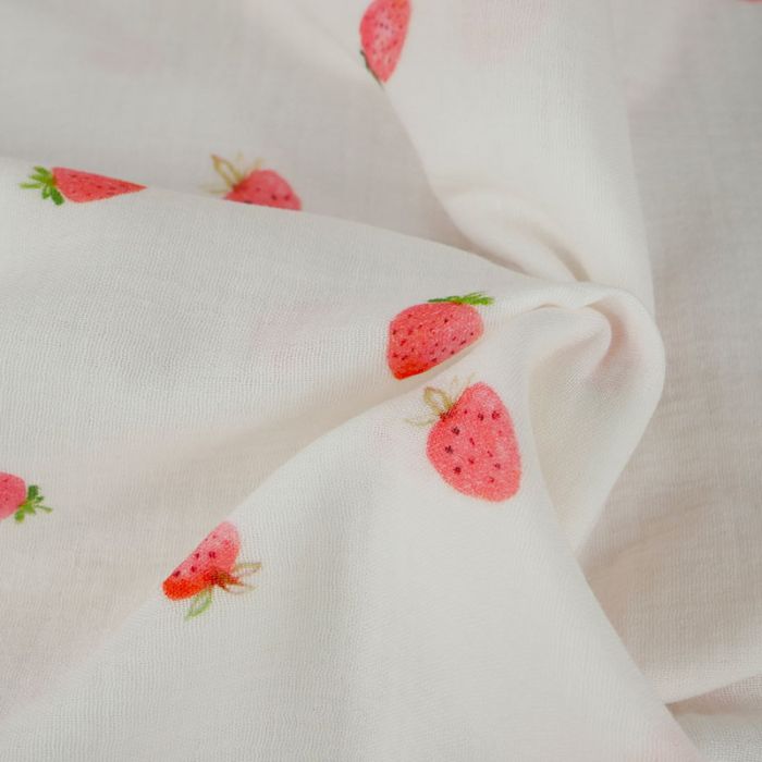Tissu double gaze motifs fraises - blanc cassé x 10 cm