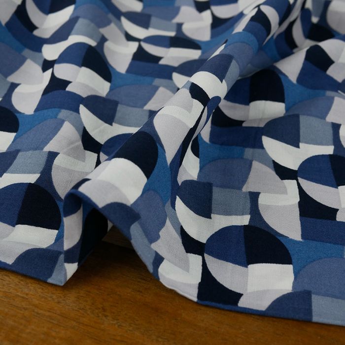 Tissu viscose motifs géométriques - bleu x 10 cm