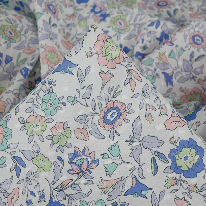Tissu coton plumetis fleurs - bleu x 10 cm