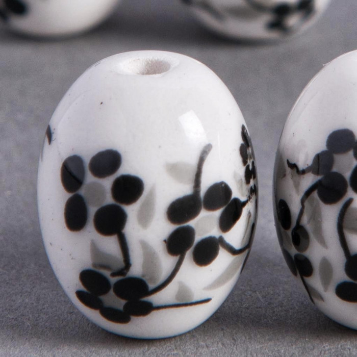 Perle en céramique Fleurie ovale noire 18mm x1