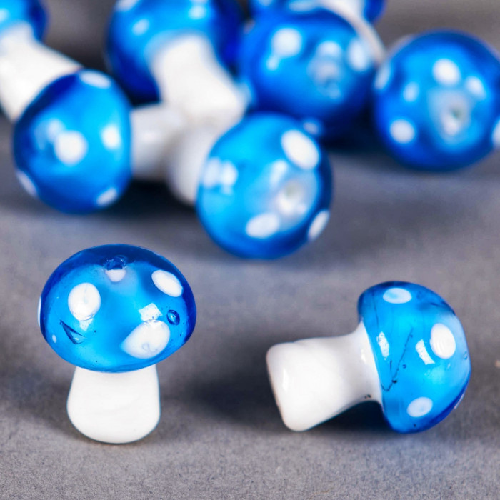 Perle en verre champignon 19mm bleu à pois blanc x1