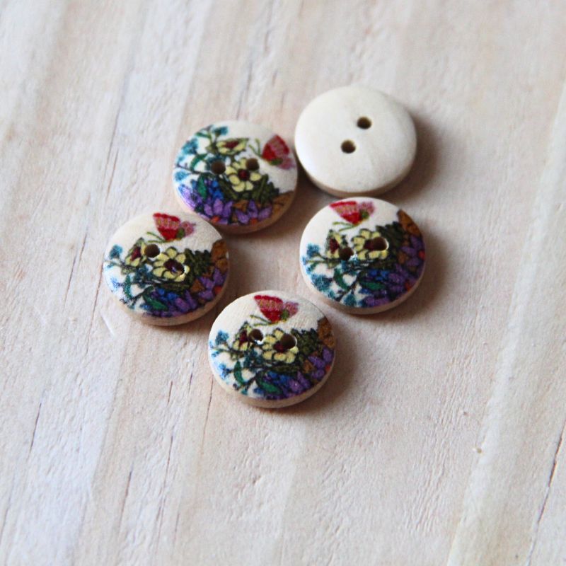 LOT 6 BOUTONS BOIS : Rond Motif Fleur 18mm (07