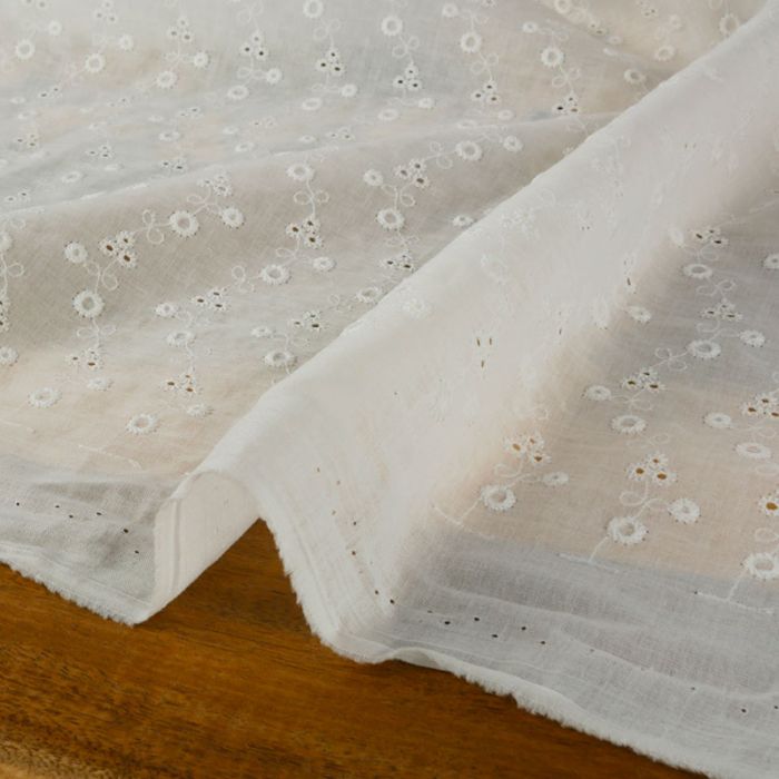 Tissu broderie anglaise fleurs ondulantes - blanc x 10 cm