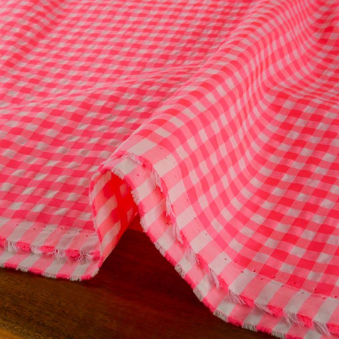 Tissu seersucker petits carreaux fluo - rose x 10 cm