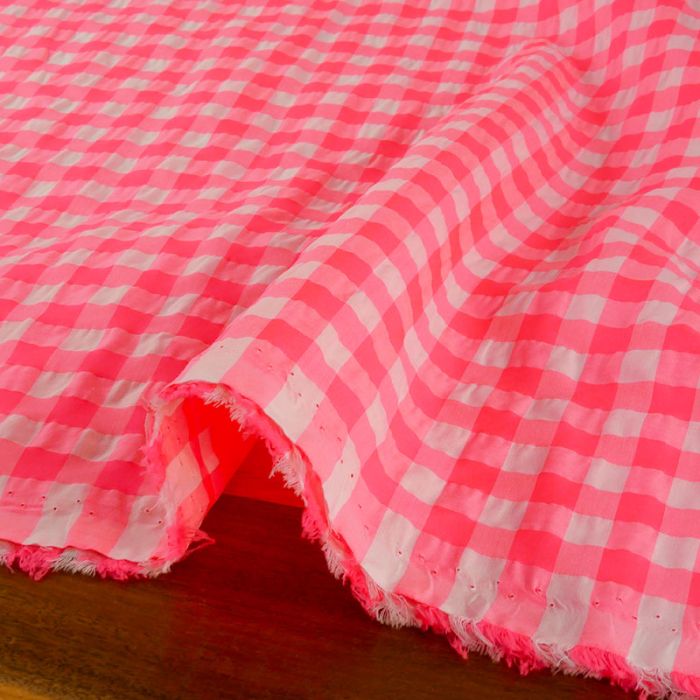Tissu seersucker grands carreaux fluo - rose x 10 cm