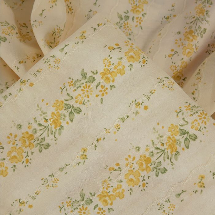 Tissu voile coton broderie fleurs jaunes - écru x 10 cm