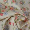 Tissu sergé de coton fleurs et fraises - écru x 10 cm