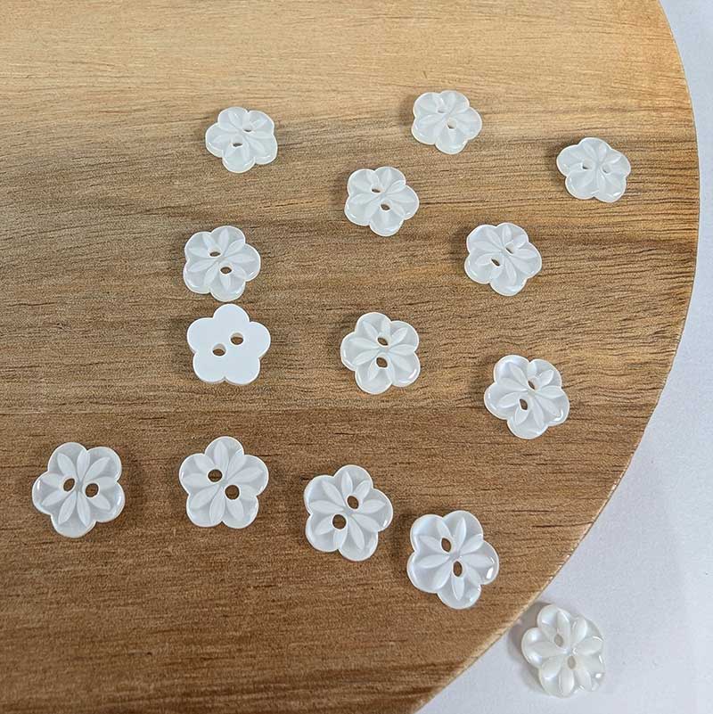 Lot De 20 Boutons Acrylique Blanc Forme Fleur - 15 Mm - 2 Trous - Création Couture - Neufs