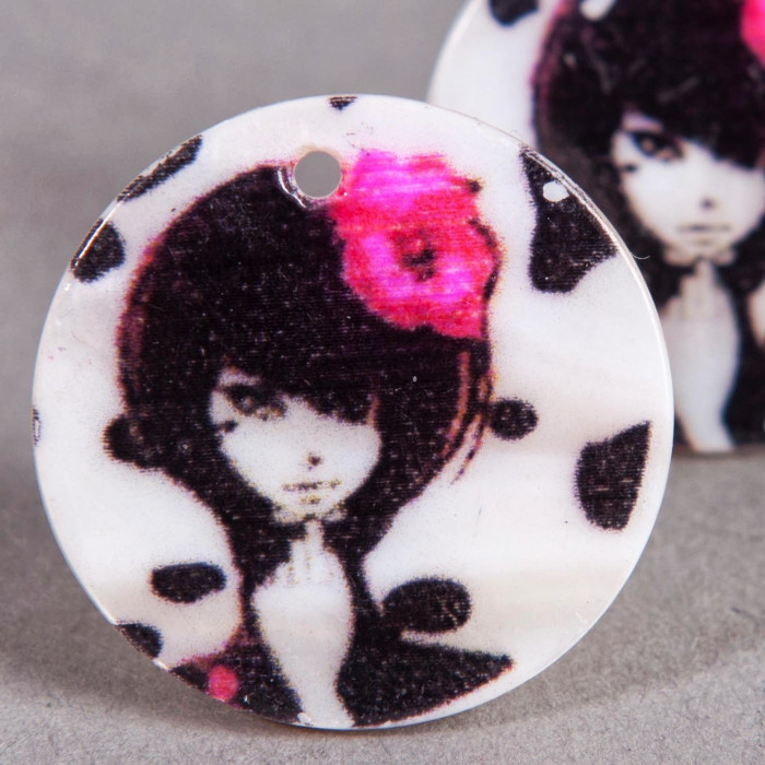 Pendentif sequin en nacre 25mm à motif visage et rose x1