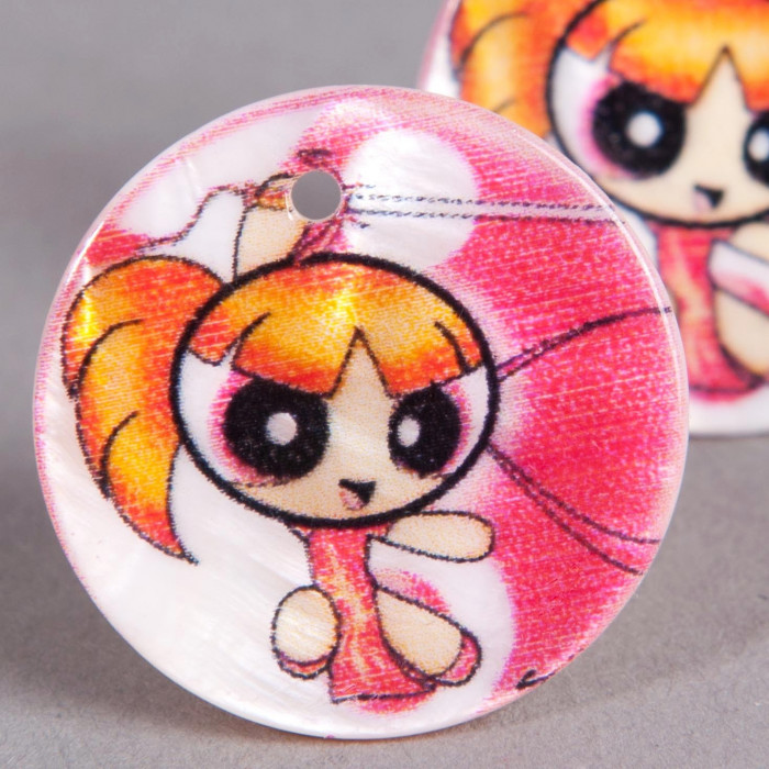 Pendentif sequin en nacre 25mm à motif super nana x1