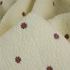 Tissu fausse fourrure Teddy fleurs brodées - écru x 10 cm