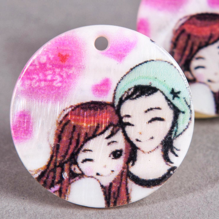 Pendentif sequin en nacre 25mm à motif couple kawaii x1