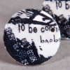 Pendentif sequin en nacre 25mm à motif "to be continued" x1