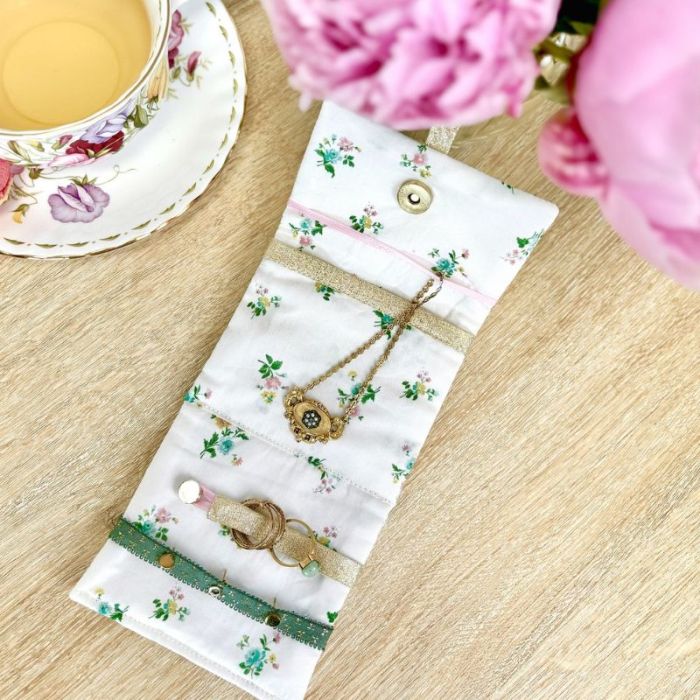 Kit couture pochette à bijoux - édition Liberty Bridgerton