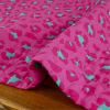 Tissu matelassé réversible léopard et fleurs - rose fuchsia x 10 cm