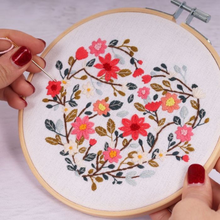 Kit broderie avec cercle en bois - Coeur fleuri