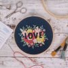 Kit broderie avec cercle en bois - Love