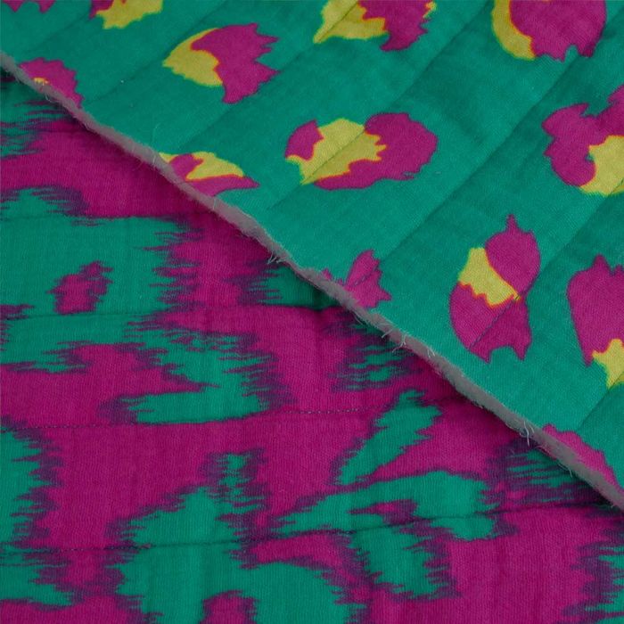 Tissu double gaze matelassée réversible fleurs léopard - vert fuchsia x 10 cm