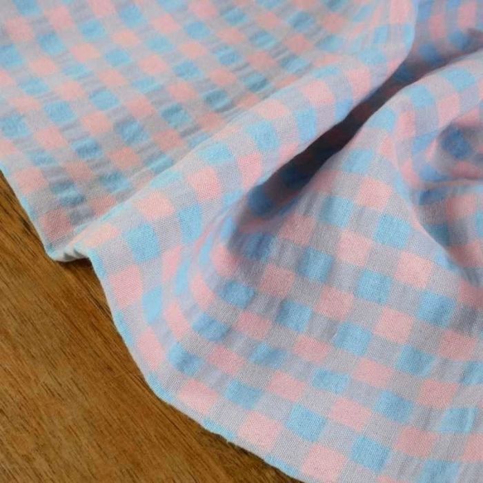 Tissu seersucker vichy carreaux - bleu clair et rose x 10 cm