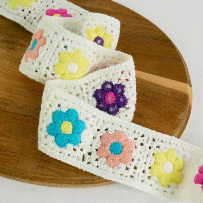 Galon crochet à fleurs pastel 55 mm x 10 cm