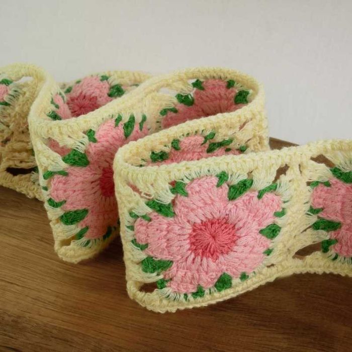 Galon crochet à fleurs roses 60 mm x 10 cm