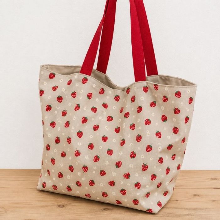 Kit couture Tote Bag à motifs fraises