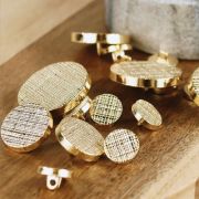 Boutons dorés pour vêtements