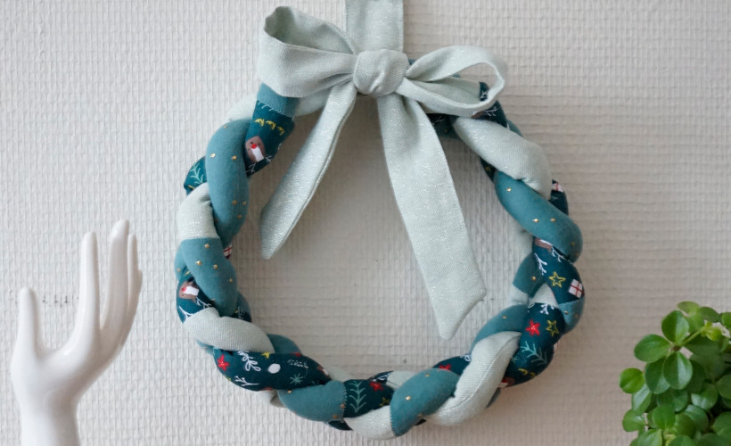 Tuto : la couronne de Noël tressée en tissu